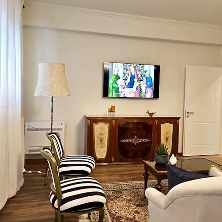 Novi's Luxury 2 * Gjirokaster