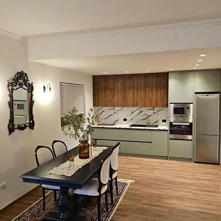 Novi's Luxury 2 * Gjirokastër