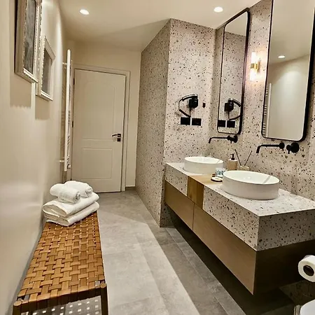 Novi's Luxury 2 Apartment Gjirokaster