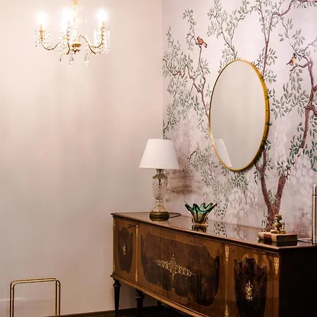 Novi's Luxury 2 * Gjirokastër